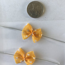 Load image into Gallery viewer, 25pcs Yellow 3 mm x 2 mm Pre-Tied Ribbon Bows in wedding or birthday Party