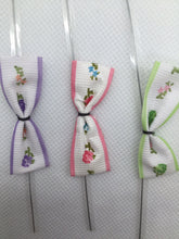 Load image into Gallery viewer, 25 Pcs Pre-tied Flower Printing Ribbon Bows for Wedding Birthday Party