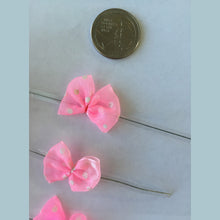 Load image into Gallery viewer, 25pcs Light Pink 3 mm x 2 mm Pre-Tied Ribbon Bows in wedding or birthday Party